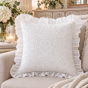 Cuscino Quadrato Bianco in Cotone Ricamato con Volant Lace Couture Collection – Blanc MariClò, 45x45cm